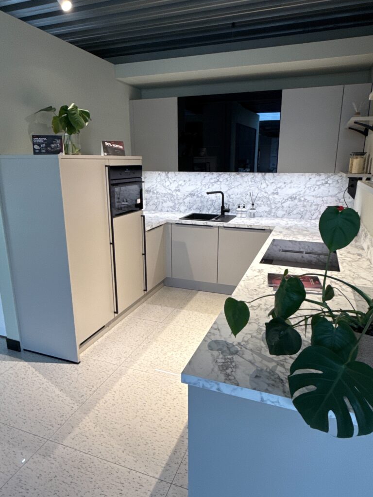 keuken Haarlem – Modern Beige met Marmerlook volledige keuken